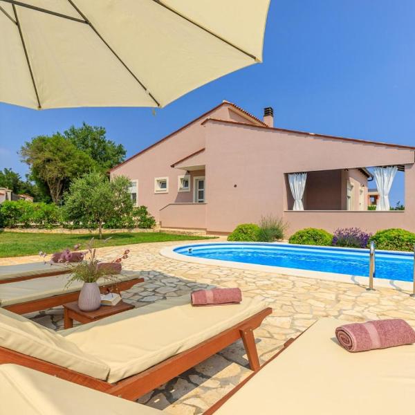 Villa Agri with large Garden and Pool near Pula