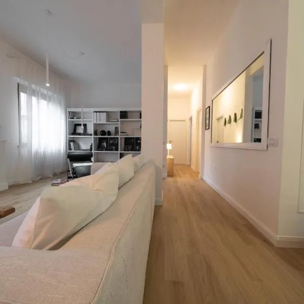 12 living, hotel en Ancona