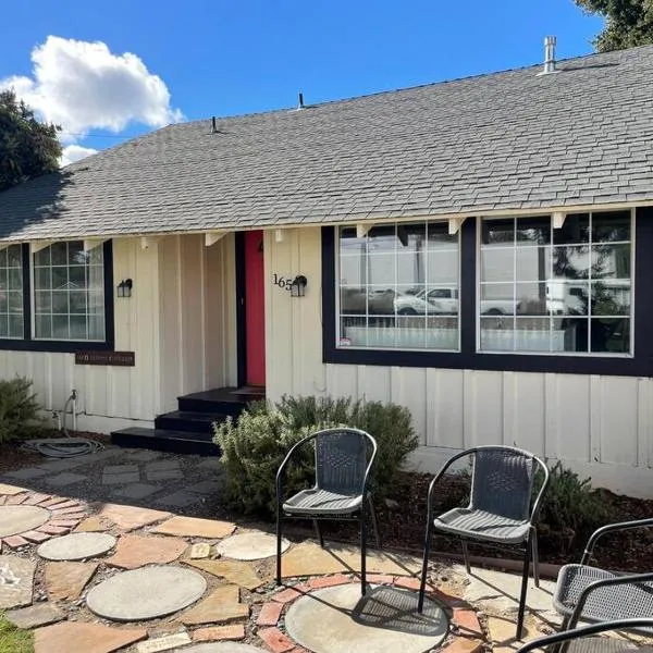 Den Street Cottage, hotel em Los Alamos