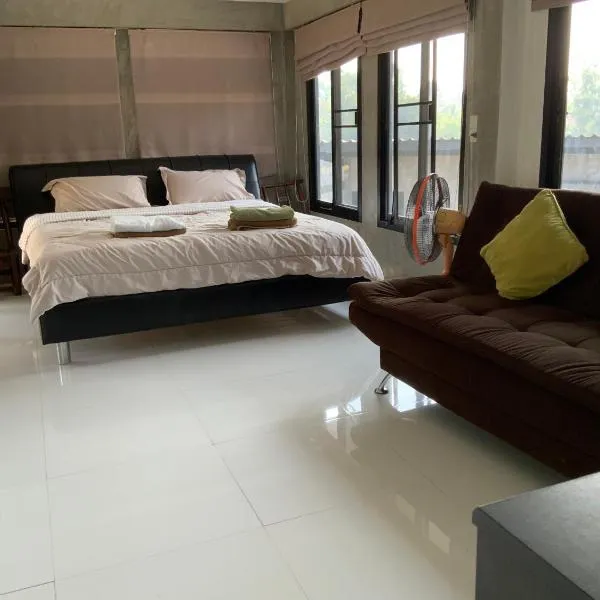 Morocco Blue cafe by Chilong River Farm Resort, hotell sihtkohas Muang Kosum