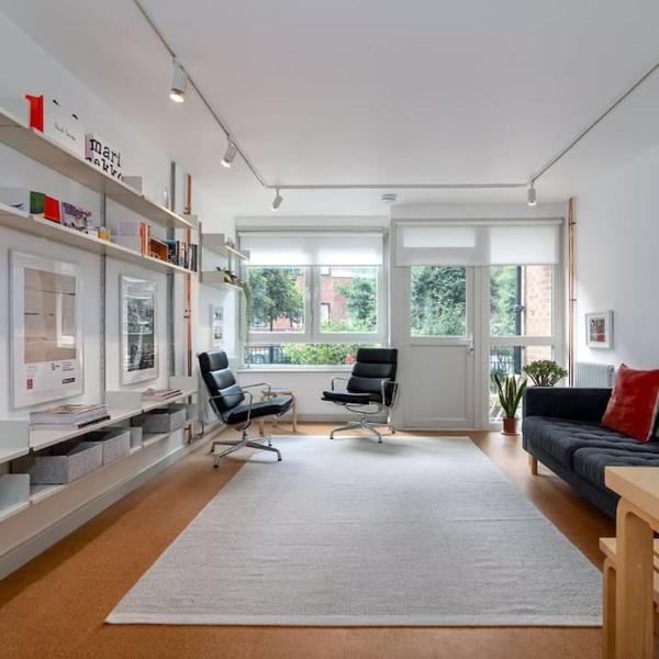 2-bedroom minimalist apartment in Borough, London