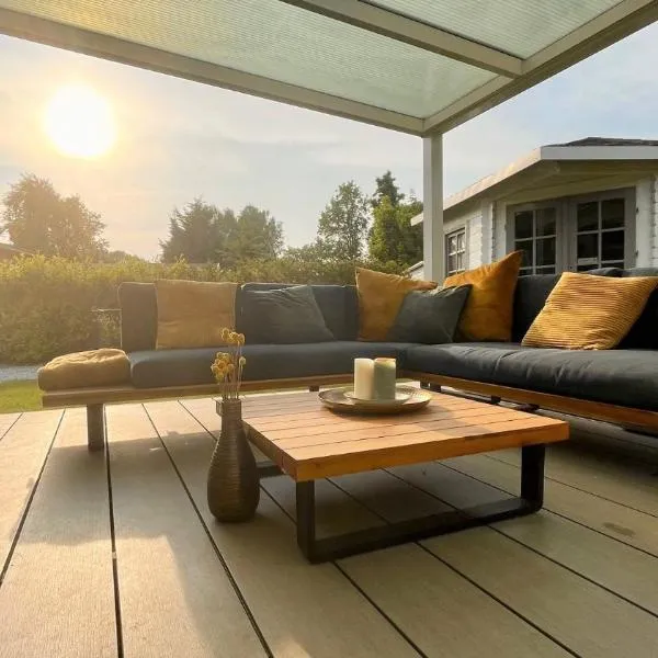 Ibiza Style Holiday chalet, hôtel à Susteren