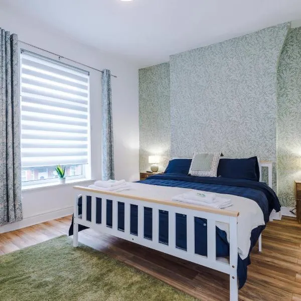 4 Bedroom Victorian House, hotel in Manchester
