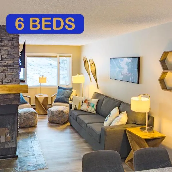 2 Bedroom and Wall Bed Mountain Getaway Ski In Ski Out Condo with Hot Pools Sleeps 8: Panorama şehrinde bir otel