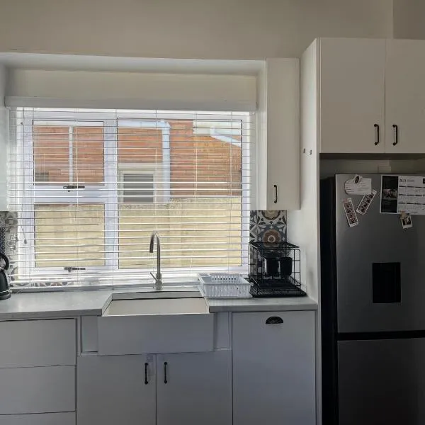 Kidds Beach Cottage, hotel din Kiddʼs Beach