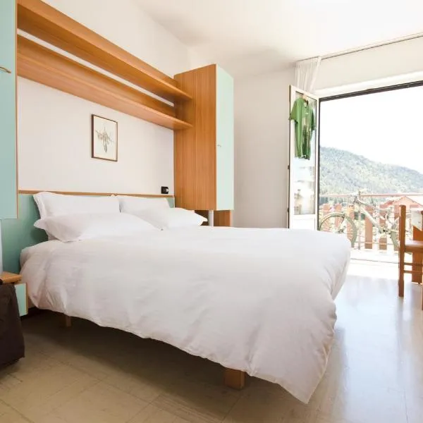 Hotel Martinelli, hotel in Ronzo Chienis