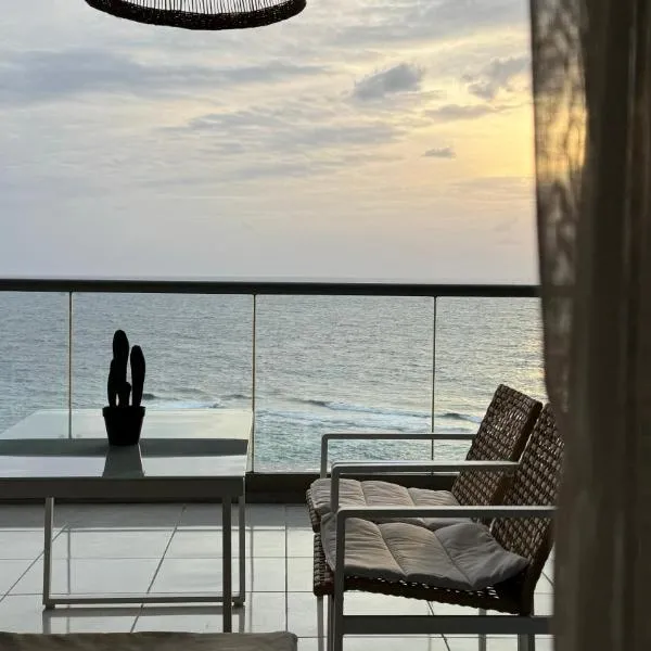 شقة فاخرة بإطلالة بحرية كاملة, hotel in Jeddah