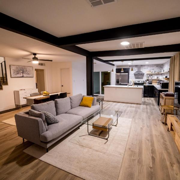 Vegas Vacation Home with Pool 5 min to The Strip and Fremont Street, Las Vegas