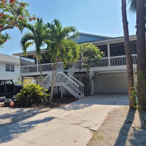 Redfish - Updated & Roomy 1.5 Mi to Beach Full Kitchen W&D, hotell sihtkohas Bonita Springs