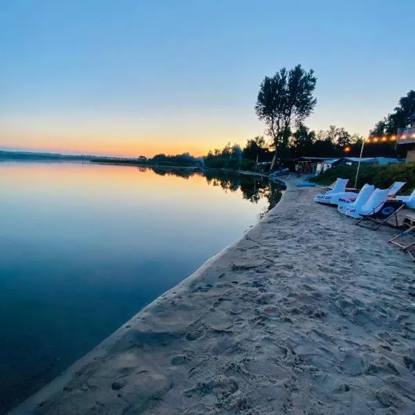Małe Morze, hotel i Chałupy