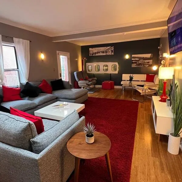 Coolest condo ever- Indy's best at your door step - Central Mass Ave!, khách sạn ở Indianapolis