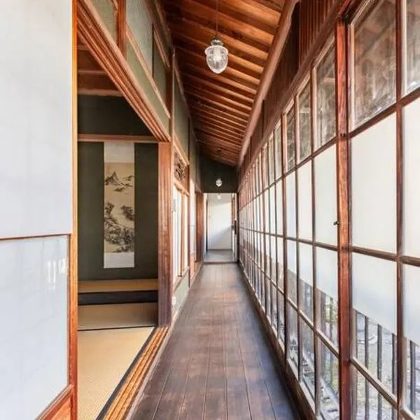 日々の宿: 宇野駅から車で5分 直島へ 最大7名様 古民家貸切 一棟貸し, Hotel in Tama