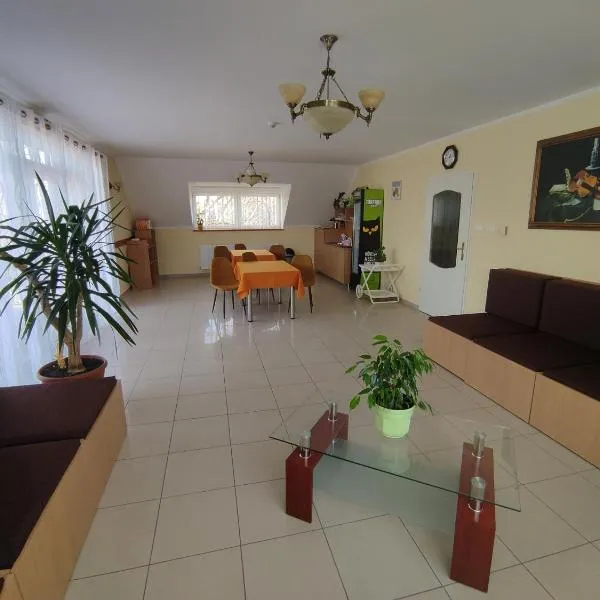 因法特凡德格哈斯住宿加早餐旅馆,位于埃格尔的酒店