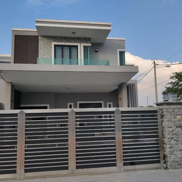 16 Paxs Bungalow Homestay Hutan Melintang by Aloha, hotell sihtkohas Hutan Melintang