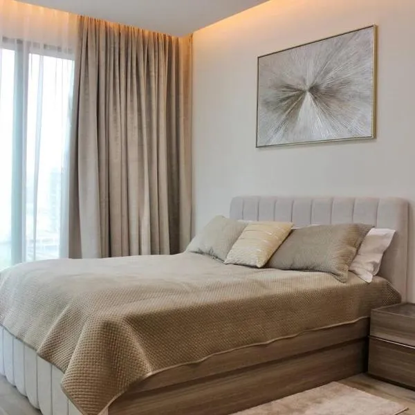 Розкішна квартира з видом на Бурж Халіфа, hotel in Dubai