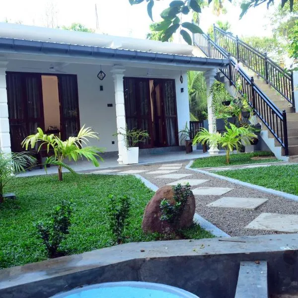Lake & Ocean Villa ahangama, hotel in Elagawagoda