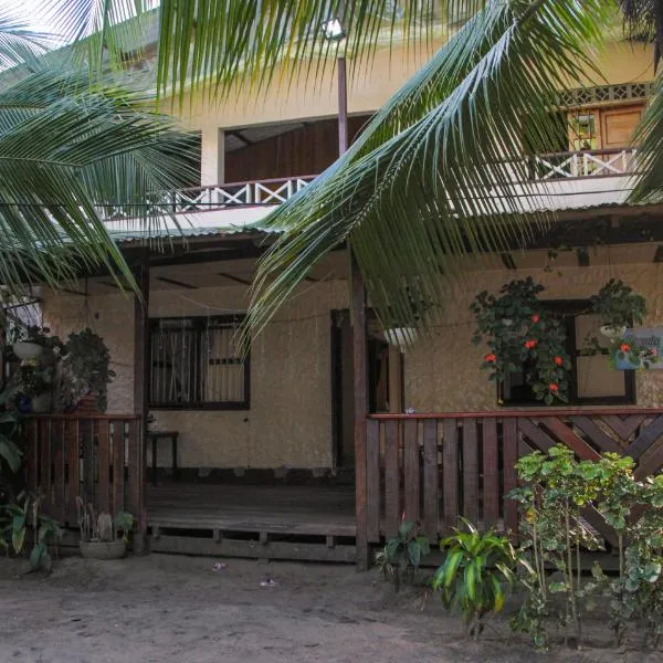 Posada Las Palmeras, hotel en Bahía Solano