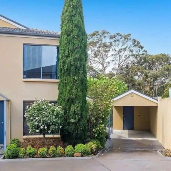Tranquil Howrah Townhouse, hôtel à Howrah