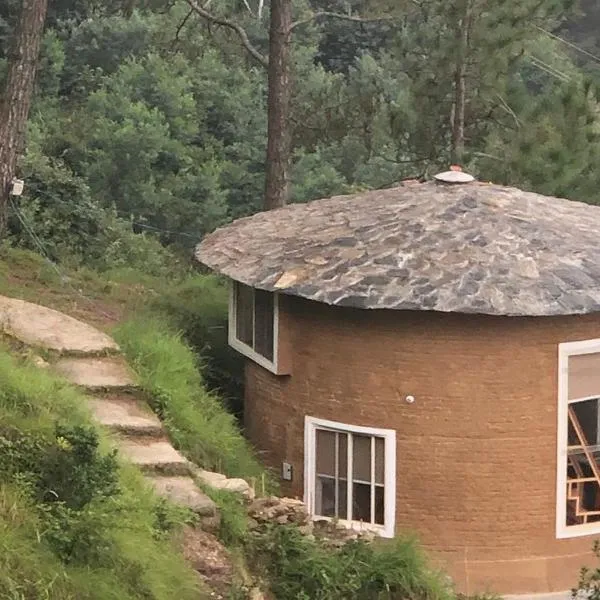 Sukoon Nature Retreat Near Bhatrojkhan Ranikhet, hotel v destinaci Tota Ām