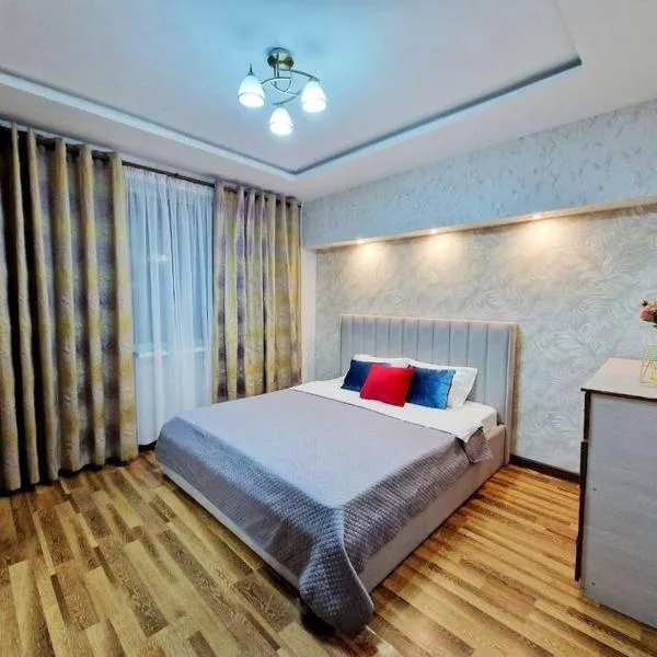 Просторная 3 комнатная квартира, hotel a Taraz