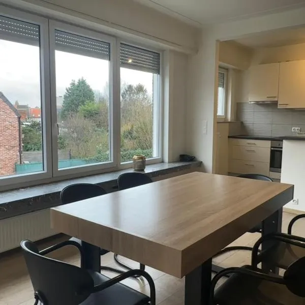 Spacious Apartment next to Port of Antwerp, hotel in Antwerp