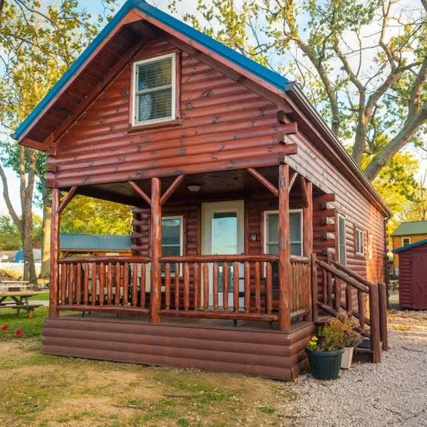 Charming Lakeview Cabin Near Geneva-On-The-Lake!, hotel ad Ashtabula
