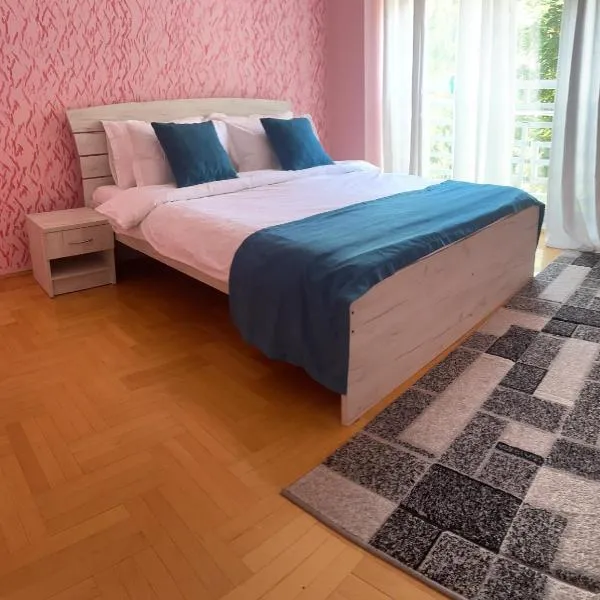 Charming Modern Condo near City Center Free Parking & Fully Equipped, hotel in Skopje