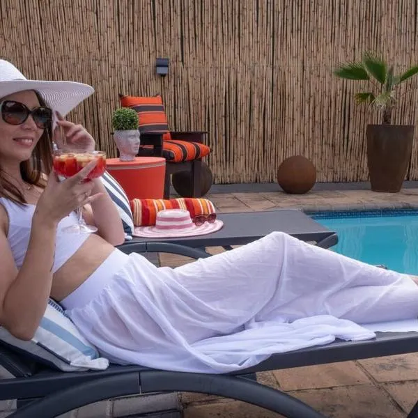 The Hemingway House 14 Resort Pool, hotel in Benoni