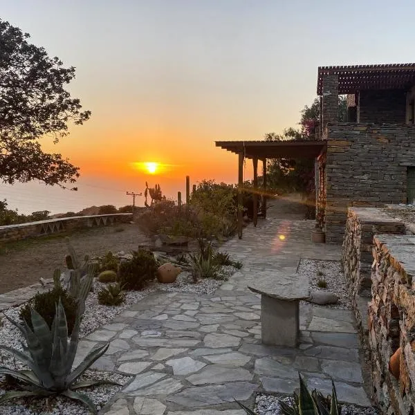 RURAL GUEST HOUSE, quiet stay in nature with Sea view, hotel en Chavouna