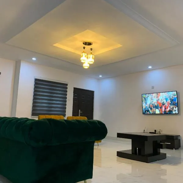 Charming & Cozy 1-BDR Flat, Kitchen, Wi-Fi, Netflix, 8 Mins DRV from Airport, hotel em Ikeja