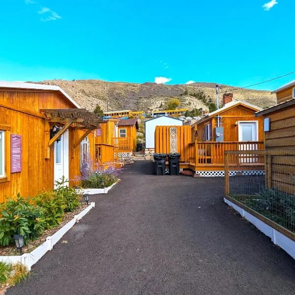 Yellowstone's Treasure Cabins, hotel in Gardiner
