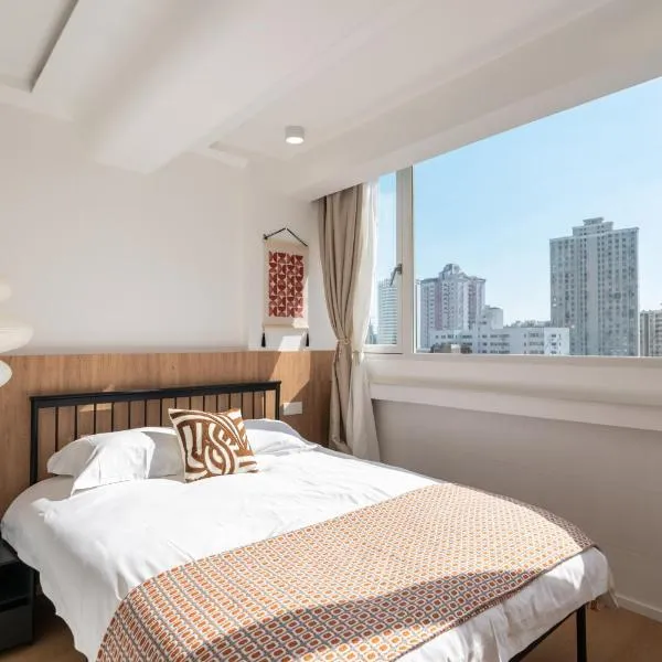 Shanghai Yi Du B&B - 150m walk from Exit 5 of Jiashan Road Metro Station，上海的飯店