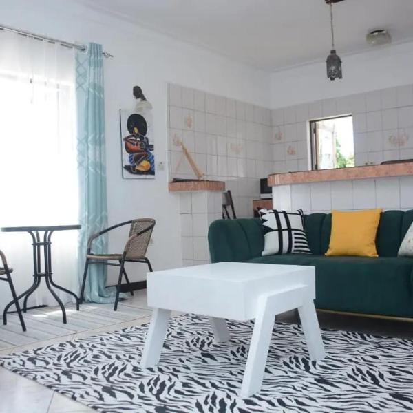 Stylish Apartment 5 mins walk to the beach