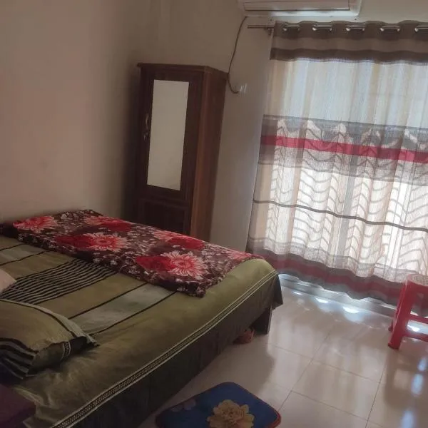 Secured Family Studio Apartment-near Airport,AC,Fridge,WiFi,Stove, hotel en Dhaka