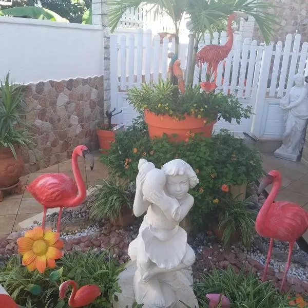 Kanalu Studio, hotel u gradu Bouillante