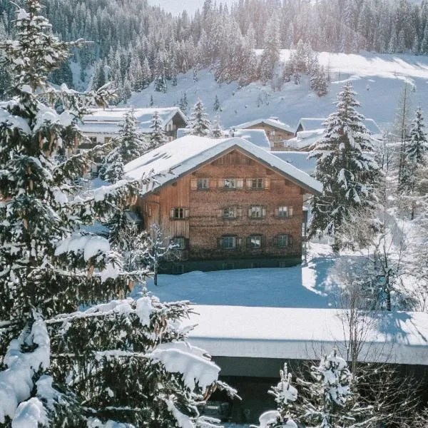 Alpina Lech - Geborgen in den Bergen, hotel v destinaci Lech am Arlberg