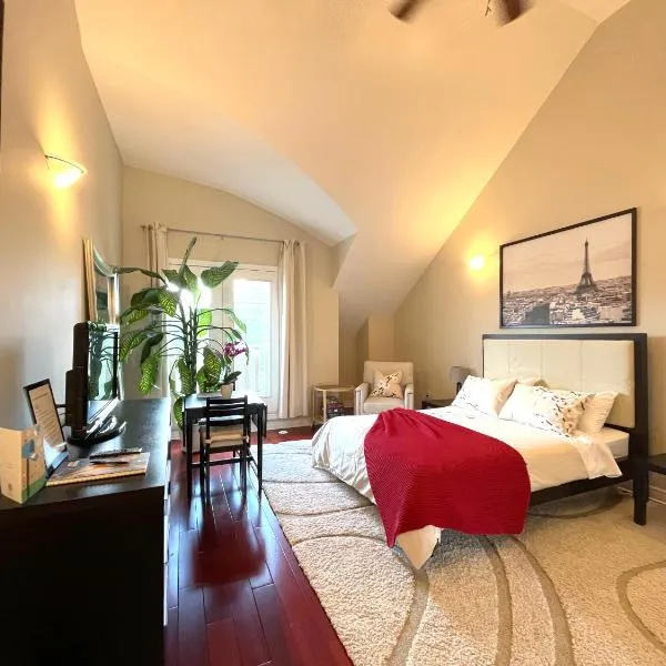 Stunning Rooms in Townhouse across the Beach, ξενοδοχείο στο Τορόντο