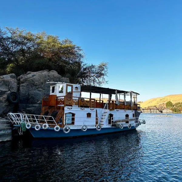 Houseboat Hotel and Nile Cruises Zainoba, ξενοδοχείο σε Nag` el-Ramla