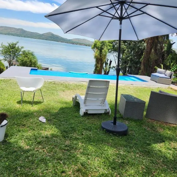 Le Bamboo Guest House And Boat Cruise, ξενοδοχείο σε Hartbeespoort