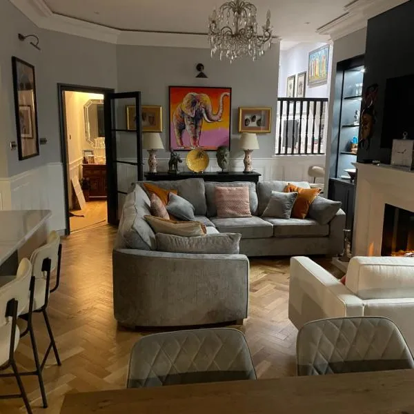 East Cliff, hotel in Preston