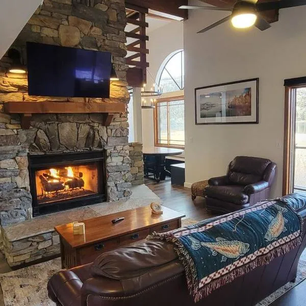 Lakefront Mountain Retreat, hotel v destinaci June Lake