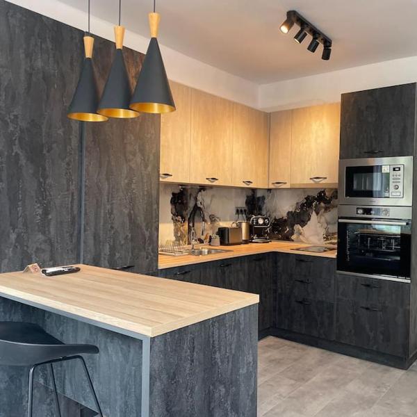3 BR Apt, Spacious, Near South Park, Sofie
