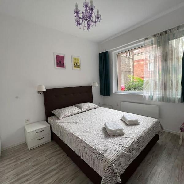 Lovely central 1-bedroom rental with patio, Sofie
