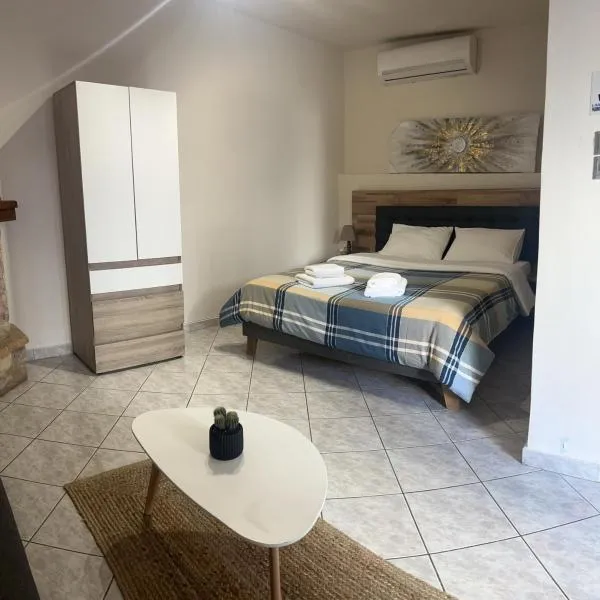 Garden Square Inn, hotel v destinaci Markopoulon