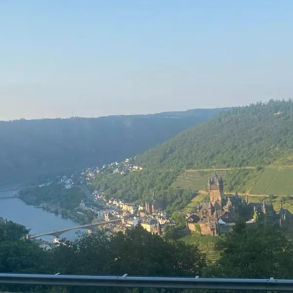 Pension mit Moselblick, Hotel in Klotten