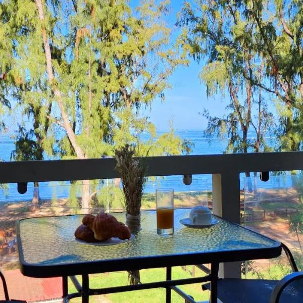 Phoenix Beach Apartments sea view, Hotel in Flic en Flac