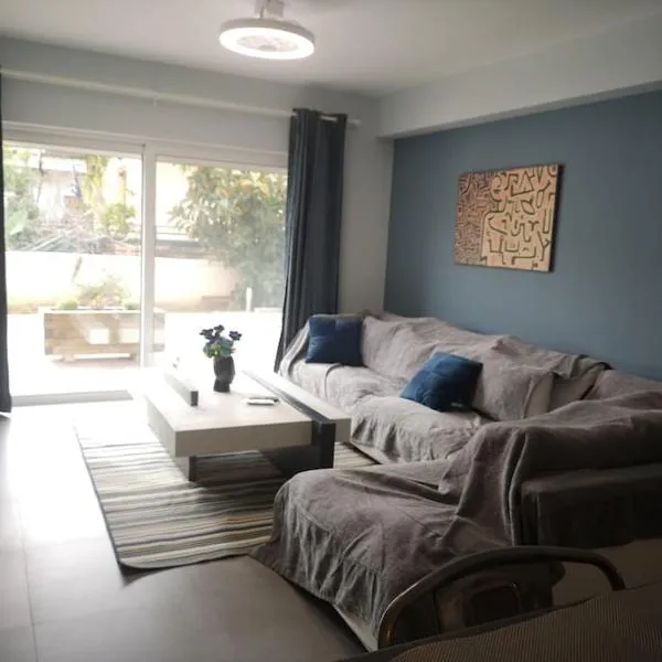 Ground floor apt. with garden, Timfristou 86 Chalandri, hotel ad Atene