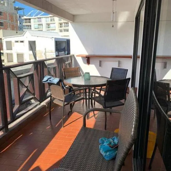 Hermoso apartamento con balcón cerca a la mejor playa，位于圣安德烈斯的酒店