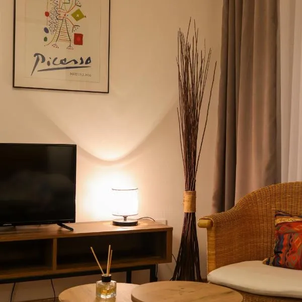 Urban Luxury Studio - Free Parking, hotel en Skopie