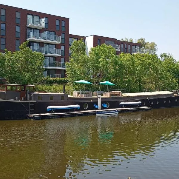 Bed in Boat, ξενοδοχείο στο Υπρ